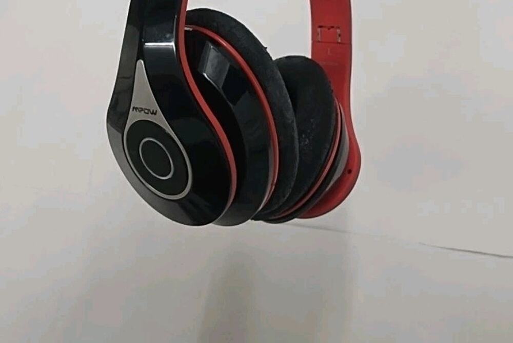 MPOW Bluetooth Wireless Over-Ear Headset Headphones Black Turns on Parts/Repair